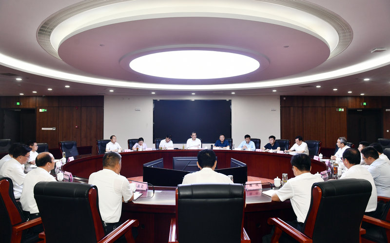 史志军调研县中振兴工作