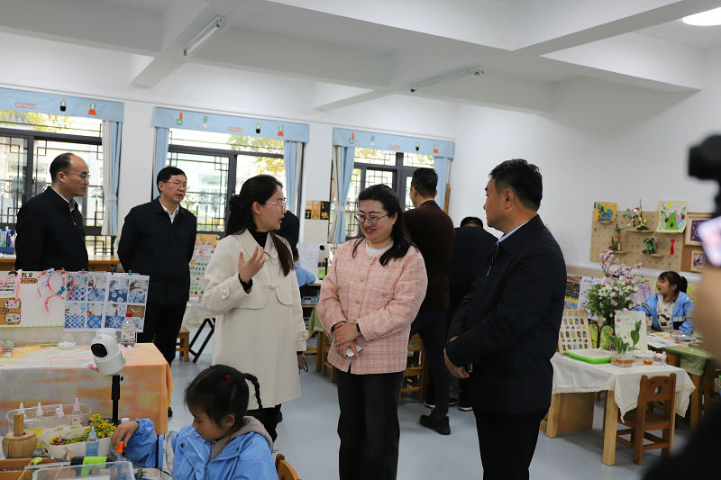 封蕴珊副市长调研人工智能赋能教育工作